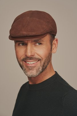 Eksklusiv saueskinnslue for menn – vinterlue i brun lammeskinn