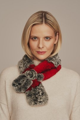 Pels-skjerf dame – rex-kaninpels i grått med røde detaljer