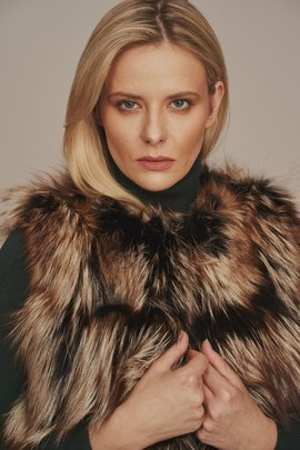 Eksklusiv damevest i ekte revepels – varm og elegant